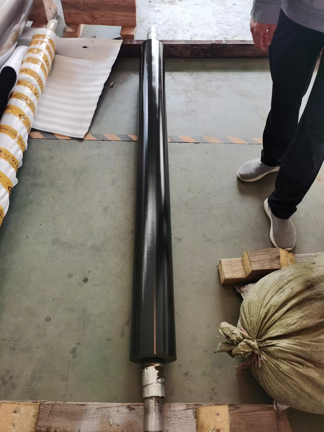 High Quality Surface Hardening of The Finishing Roller With Supersonic Spraying 
