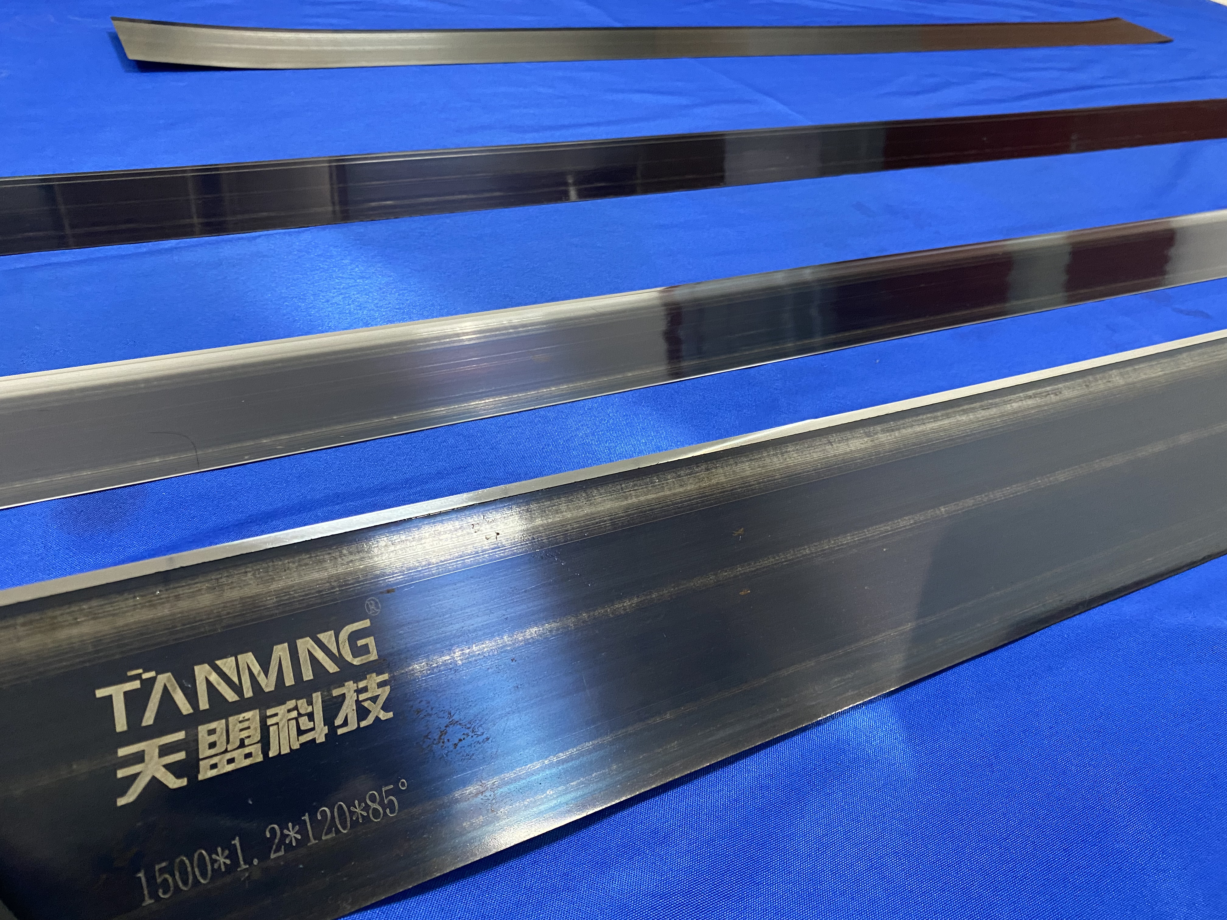 Papermaking Drying Cylinder Accessories And Papermaking Scraper Are Available in Various Models