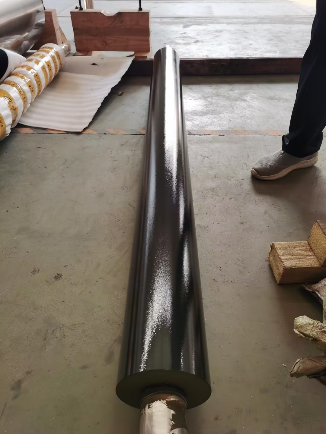 High Quality Surface Hardening of The Finishing Roller With Supersonic Spraying 
